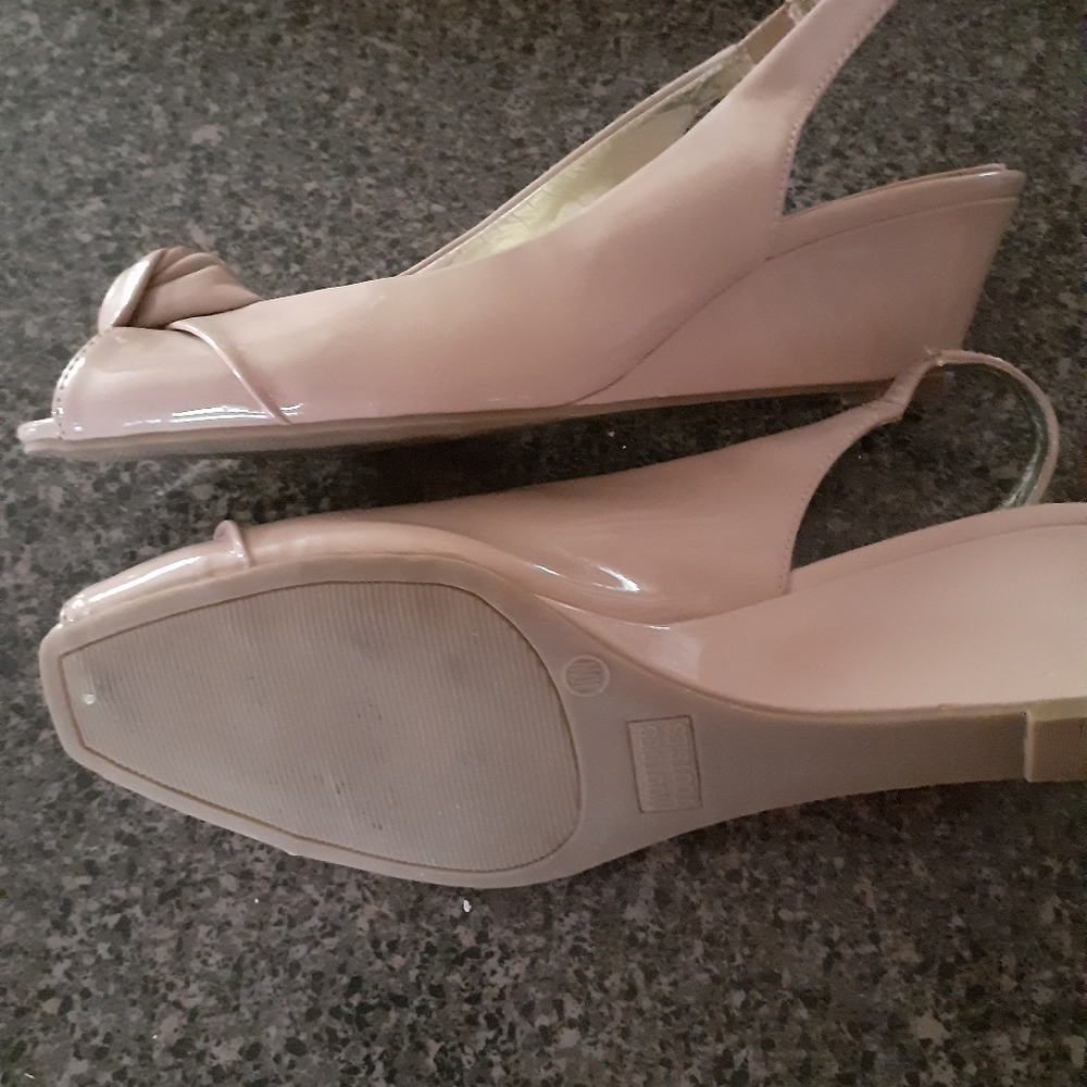 Shoes - Picture 5 of 8